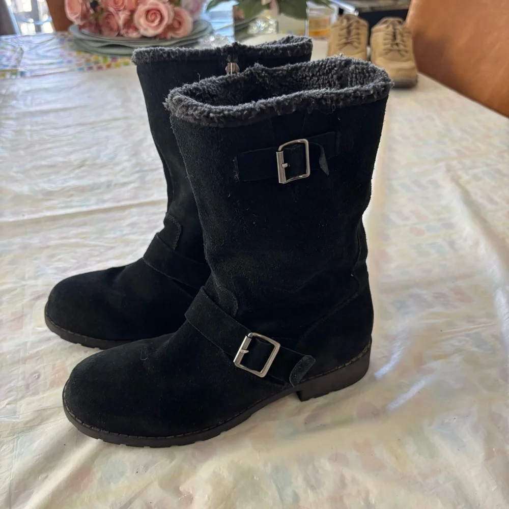 London Fog Nikki Cozy Winter Black Boots Berber lined. SZ 7 M Worn 1X Indoors